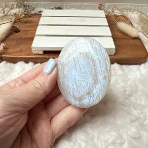 Beautiful Blue Flash Moonstone Palm Stone (M1)